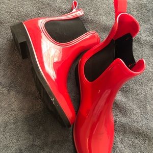 Bright red Seven7 rainboots